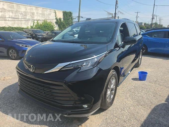 2026 Toyota Sienna XLE 8-Passenger 120.5" WB