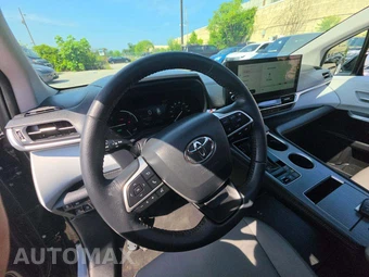 2026 Toyota Sienna XLE 8-Passenger 120.5" WB - miniatura 10