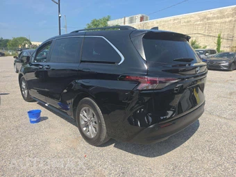 2026 Toyota Sienna XLE 8-Passenger 120.5" WB - miniatura 2
