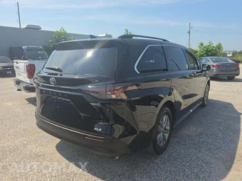 2026 Toyota Sienna XLE 8-Passenger 120.5" WB - miniatura 3