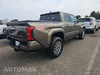 2026 Toyota Tacoma i-FORCE MAX Limited Crew Cab Medium Bed - miniatura 4
