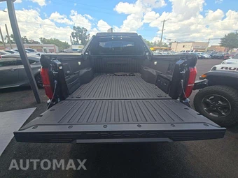 2026 Toyota Tacoma i-FORCE MAX Trailhunter Crew Cab Long Bed - miniatura 14