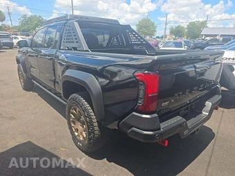 2026 Toyota Tacoma i-FORCE MAX Trailhunter Crew Cab Long Bed - miniatura 2