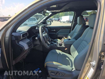 2026 Toyota Tacoma i-FORCE MAX Trailhunter Crew Cab Medium Bed - miniatura 3