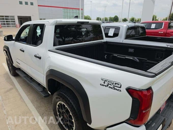 2026 Toyota Tacoma i-FORCE MAX TRD Off Road Crew Cab Medium Bed - miniatura 2