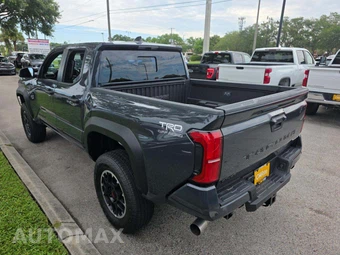 2026 Toyota Tacoma i-FORCE MAX TRD Off Road Crew Cab Medium Bed - miniatura 2