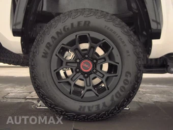 2026 Toyota Tacoma i-FORCE MAX TRD Pro Crew Cab Medium Bed - miniatura 11