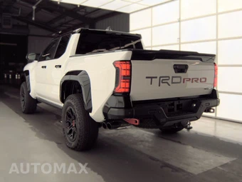 2026 Toyota Tacoma i-FORCE MAX TRD Pro Crew Cab Medium Bed - miniatura 8