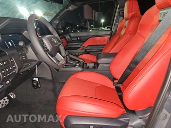 2026 Toyota Tacoma i-FORCE MAX TRD Pro Crew Cab Medium Bed - miniatura 7