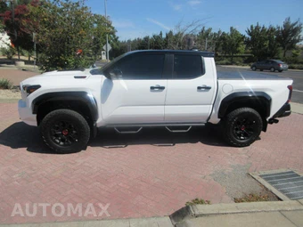 2026 Toyota Tacoma i-FORCE MAX TRD Pro Crew Cab Medium Bed - miniatura 3