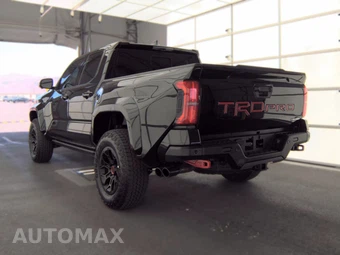 2026 Toyota Tacoma i-FORCE MAX TRD Pro Crew Cab Medium Bed - miniatura 6