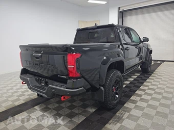 2026 Toyota Tacoma i-FORCE MAX TRD Pro Crew Cab Medium Bed - miniatura 4