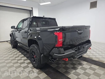 2026 Toyota Tacoma i-FORCE MAX TRD Pro Crew Cab Medium Bed - miniatura 6