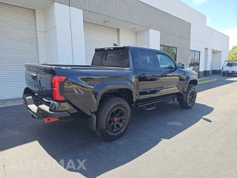 2026 Toyota Tacoma i-FORCE MAX TRD Pro Crew Cab Medium Bed - miniatura 4