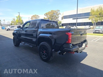 2026 Toyota Tacoma i-FORCE MAX TRD Pro Crew Cab Medium Bed - miniatura 6