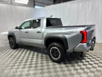 2026 Toyota Tacoma TRD Off-Road Crew Cab Medium Bed - miniatura 5