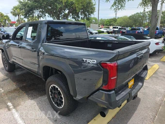 2026 Toyota Tacoma TRD Off-Road Crew Cab Medium Bed - miniatura 2
