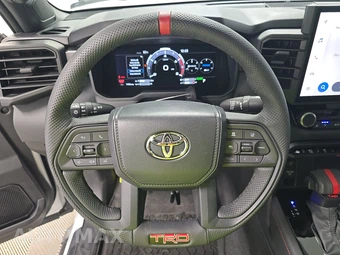 2026 Toyota Tundra i-FORCE MAX TRD Pro Crew Cab Short Bed - miniatura 10