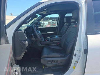 2026 Toyota Tundra i-FORCE MAX TRD Pro Crew Cab Short Bed - miniatura 3