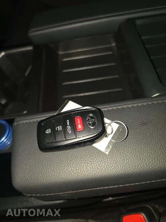2026 Toyota Tundra SR5 Crew Cab Short Bed - miniatura 8