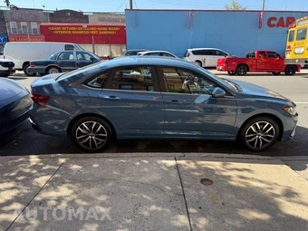 2026 Volkswagen Jetta SE - miniatura 4