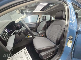 2026 Volkswagen Jetta SE - miniatura 3
