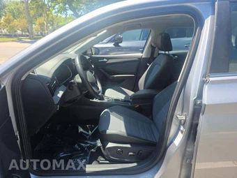 2026 Volkswagen Jetta SE - miniatura 6