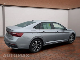 2026 Volkswagen Jetta SE - miniatura 3