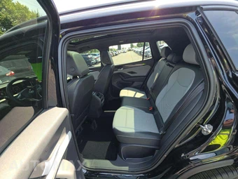 2026 Volkswagen Tiguan SE R-Line Black - miniatura 10