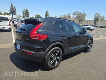 2026 Volvo XC40 B5 Core – miniatura 4