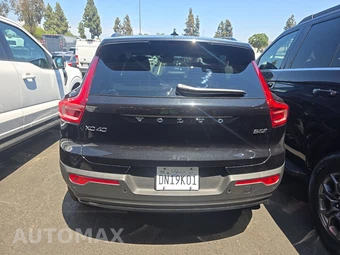 2026 Volvo XC40 B5 Core – miniatura 5