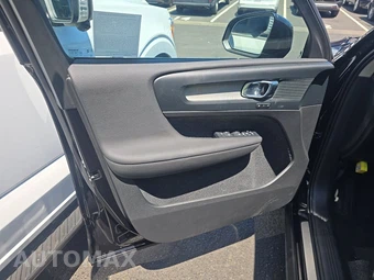 2026 Volvo XC40 B5 Core – miniatura 9