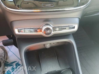 2026 Volvo XC40 B5 Plus – miniatura 18