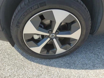 2026 Volvo XC40 B5 Plus – miniatura 3