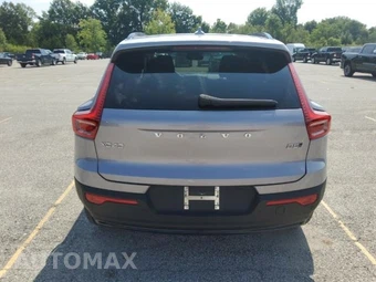 2026 Volvo XC40 B5 Plus – miniatura 5