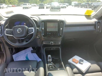2026 Volvo XC40 B5 Plus – miniatura 9