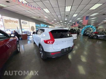 2026 Volvo XC40 B5 Plus - miniatura 2