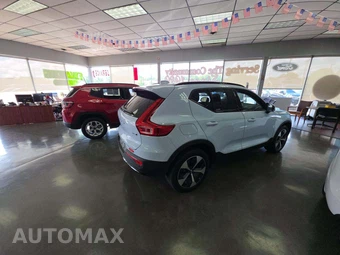 2026 Volvo XC40 B5 Plus - miniatura 3