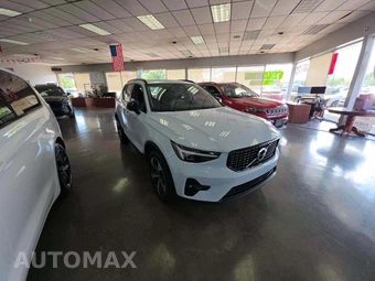 2026 Volvo XC40 B5 Plus - miniatura 4