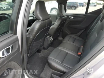 2026 Volvo XC40 B5 Plus – miniatura 6