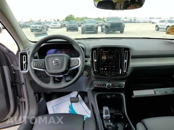 2026 Volvo XC40 B5 Plus – miniatura 8