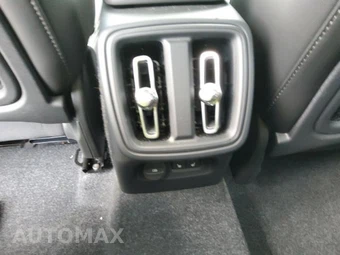 2026 Volvo XC40 B5 Plus – miniatura 9