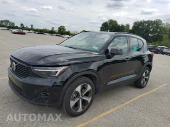 2026 Volvo XC40 B5 Plus