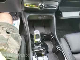 2026 Volvo XC40 B5 Plus – miniatura 12