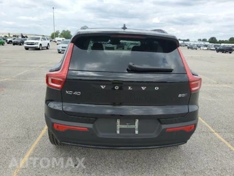 2026 Volvo XC40 B5 Plus – miniatura 4