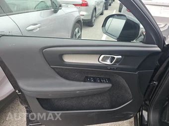 2026 Volvo XC40 B5 Plus – miniatura 15