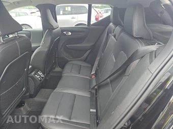 2026 Volvo XC40 B5 Plus – miniatura 9
