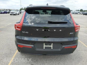 2026 Volvo XC40 B5 Plus – miniatura 4