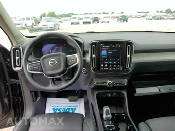 2026 Volvo XC40 B5 Plus – miniatura 8