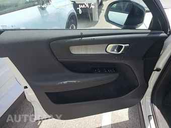 2026 Volvo XC40 B5 Plus - miniatura 9